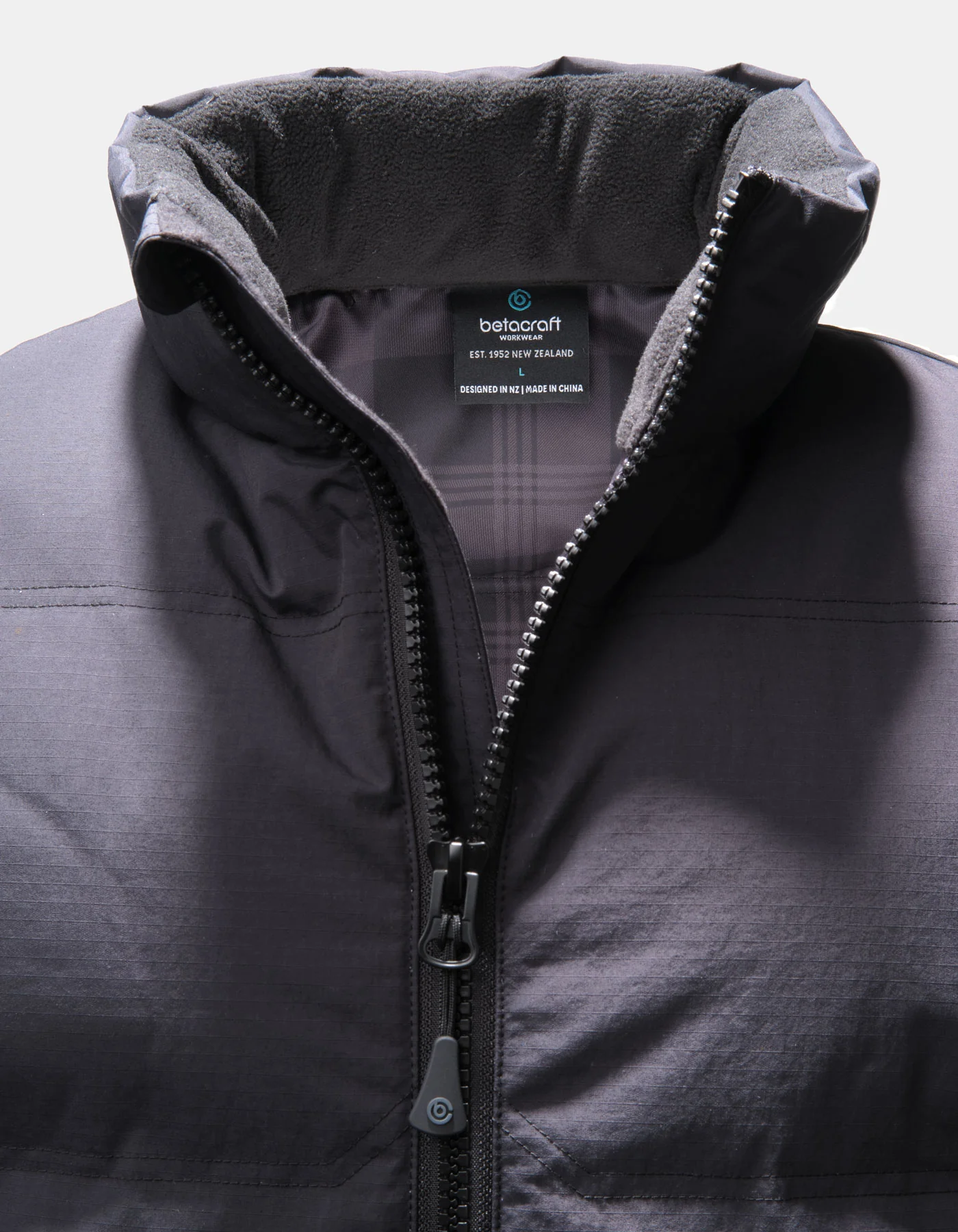 Rugged Mens Insulated Vest - Image 3